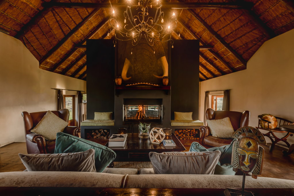 Hlosi Game Lodge - Amakhala Game Reserve