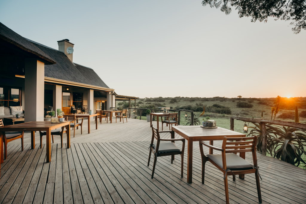 Hlosi Game Lodge - Amakhala Game Reserve